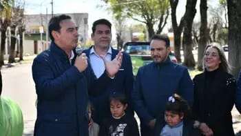 En Sauce, el gobernador Valdés encabezó este miércoles la inauguración de 43 cuadras de repavimentación,